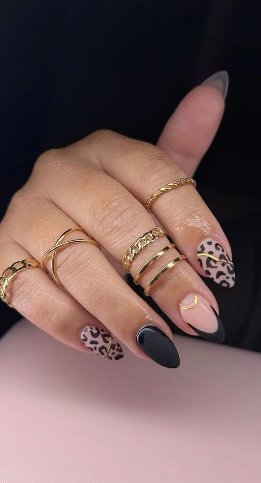 Chic Visual Idea — Animal Print Nails