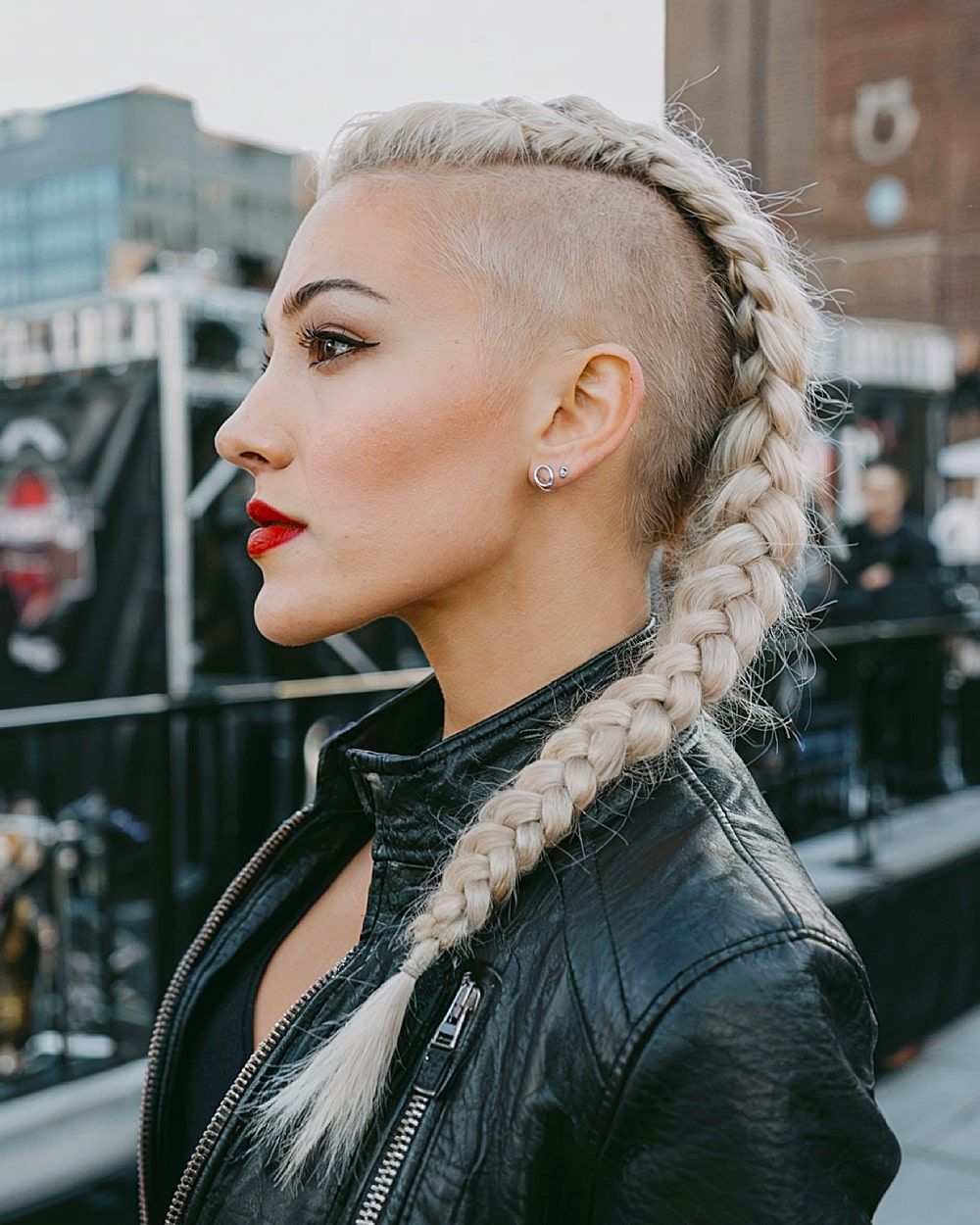 Platinum Undercut Mohawk Braid Platinum Undercut Mohawk Braid — Concert Hairstyles