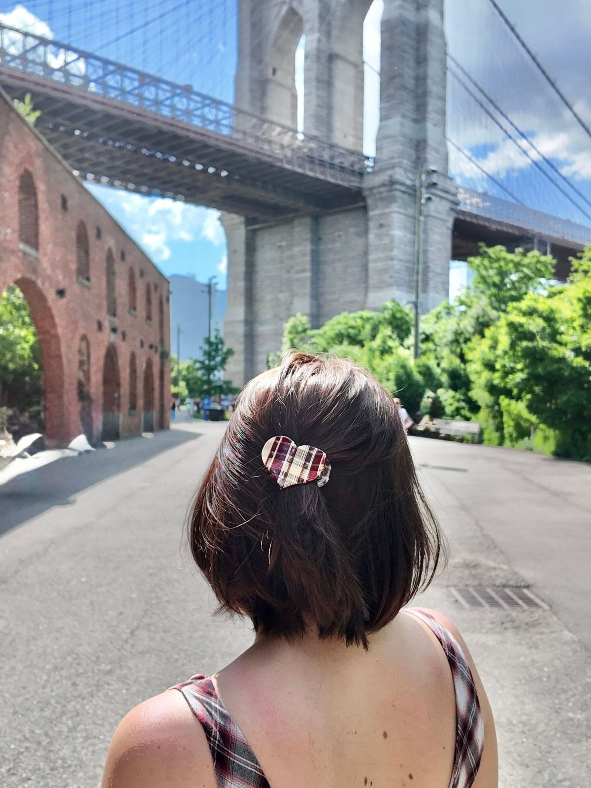 Half-Up Blunt Bob with Heart Clip — Mini Claw Clip Hairstyles