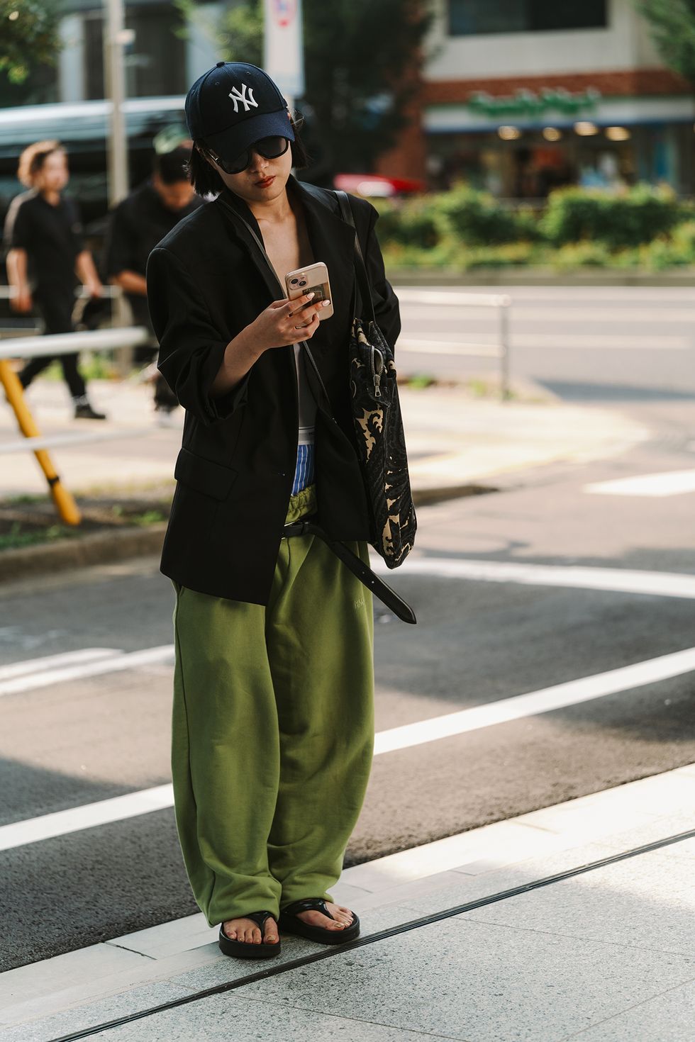 Oversized Blazer and Olive Green Sweatpants for Relaxed Kyoto Style — Kyoto Outfits