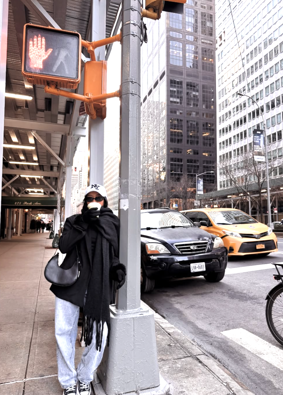 Layered Black Turtleneck and Coat with Baggy Jeans — Baggy Jeans Outfits