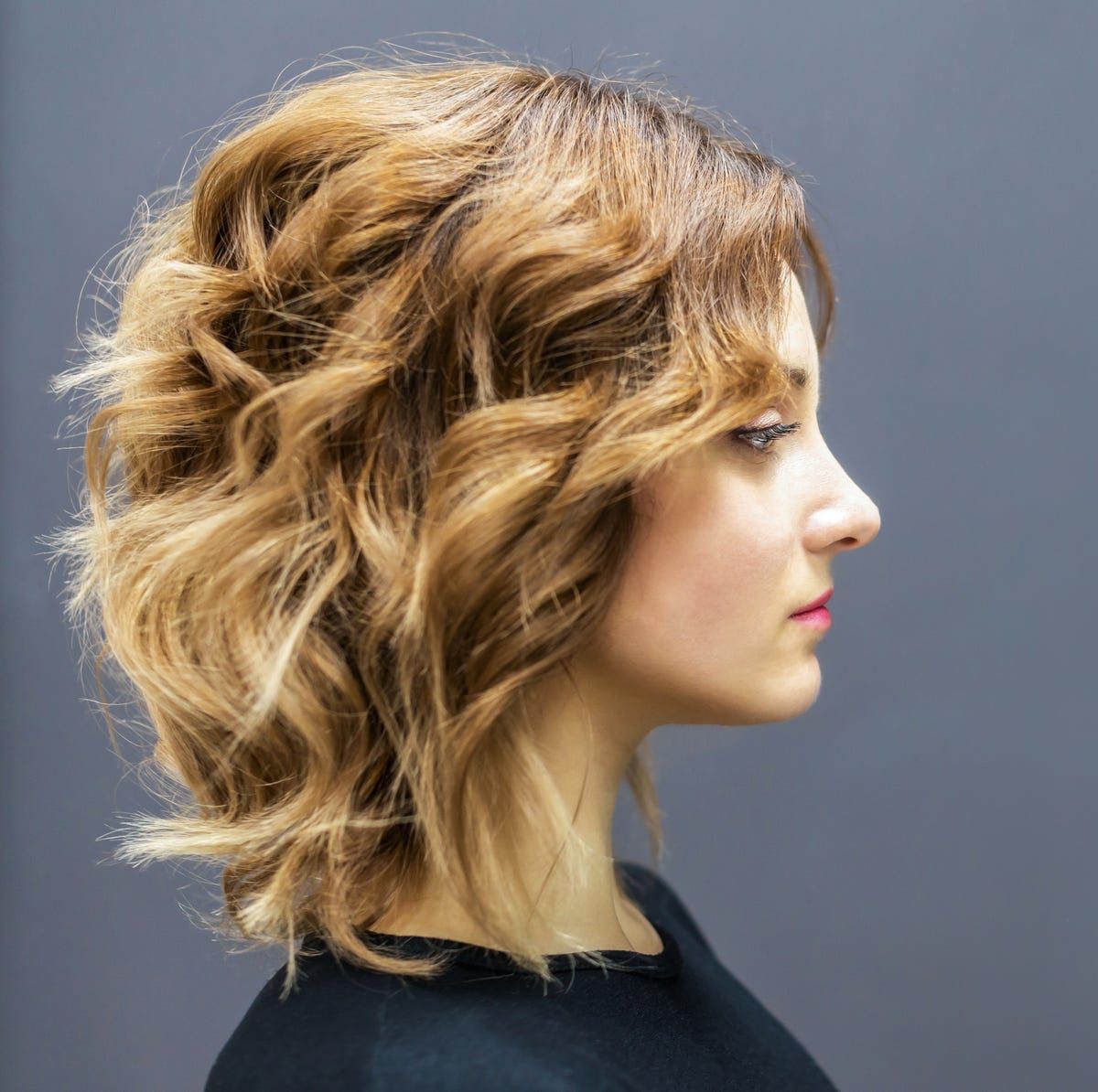 Honey Blonde Wolf Cut Loose Waves — Short Wolf Cut