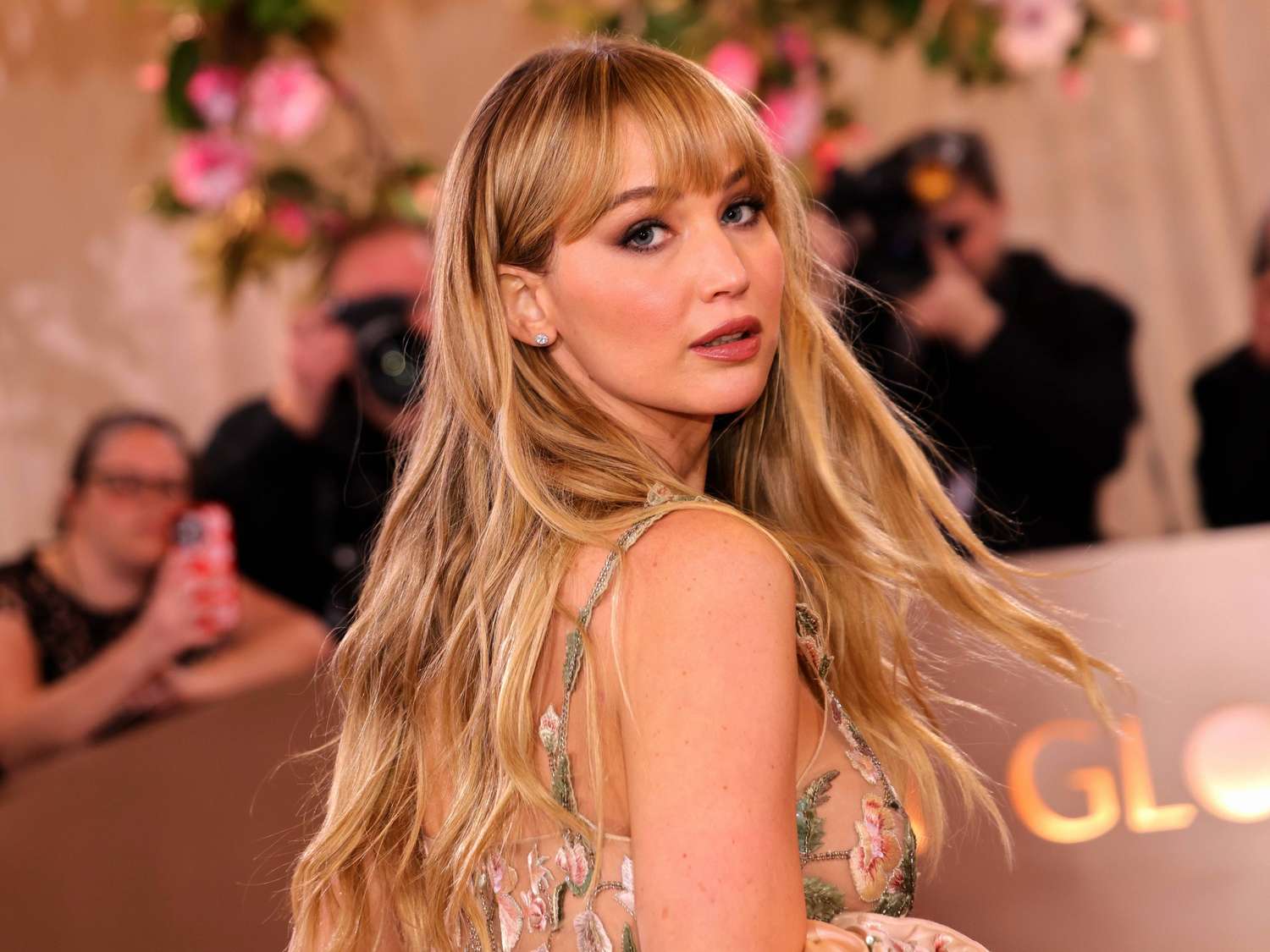 Honey Blonde Blowout with Curtain Bangs Honey Blonde Blowout with Curtain Bangs — Aesthetic Hairstyles
