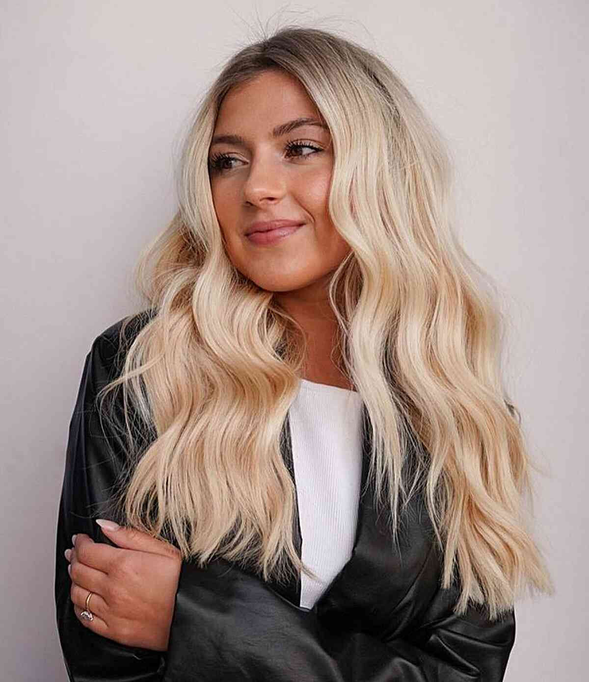 Mid-Back Visual Idea Mid-Back Visual Idea — Blonde Hair with Dark Roots