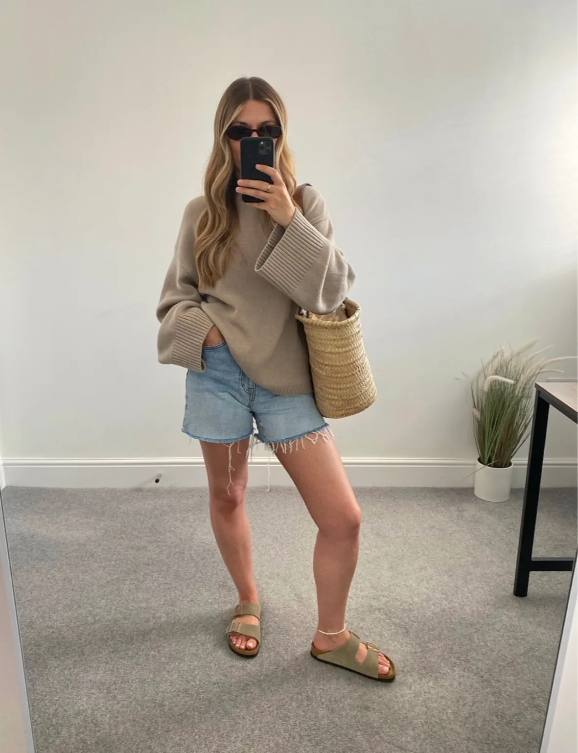 Relaxed Vibes: Oversized Knit Sweater, Denim Shorts, and Light Brown Birkenstocks Relaxed Vibes: Oversized Knit Sweater, Denim Shorts, and Light Brown Birkenstocks — Birkenstock Outfits