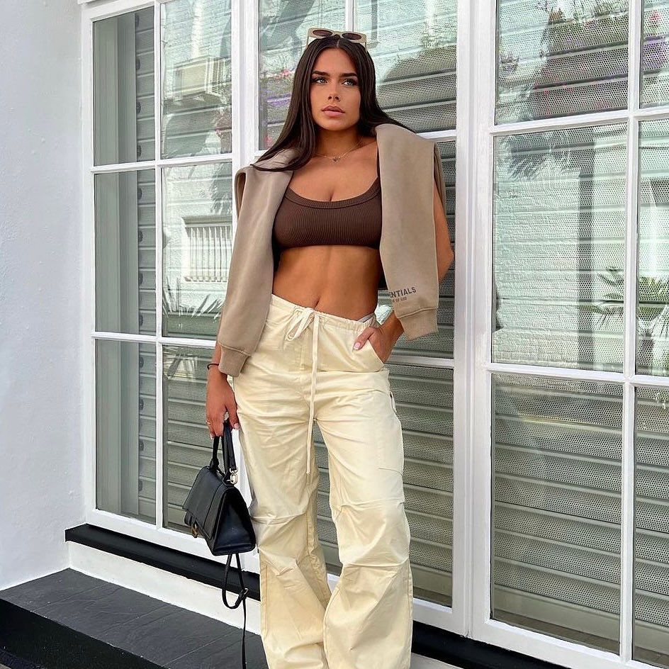 Trendy Cream Cargo Joggers with Cropped Vest Trendy Cream Cargo Joggers with Cropped Vest — Jogger Outfits