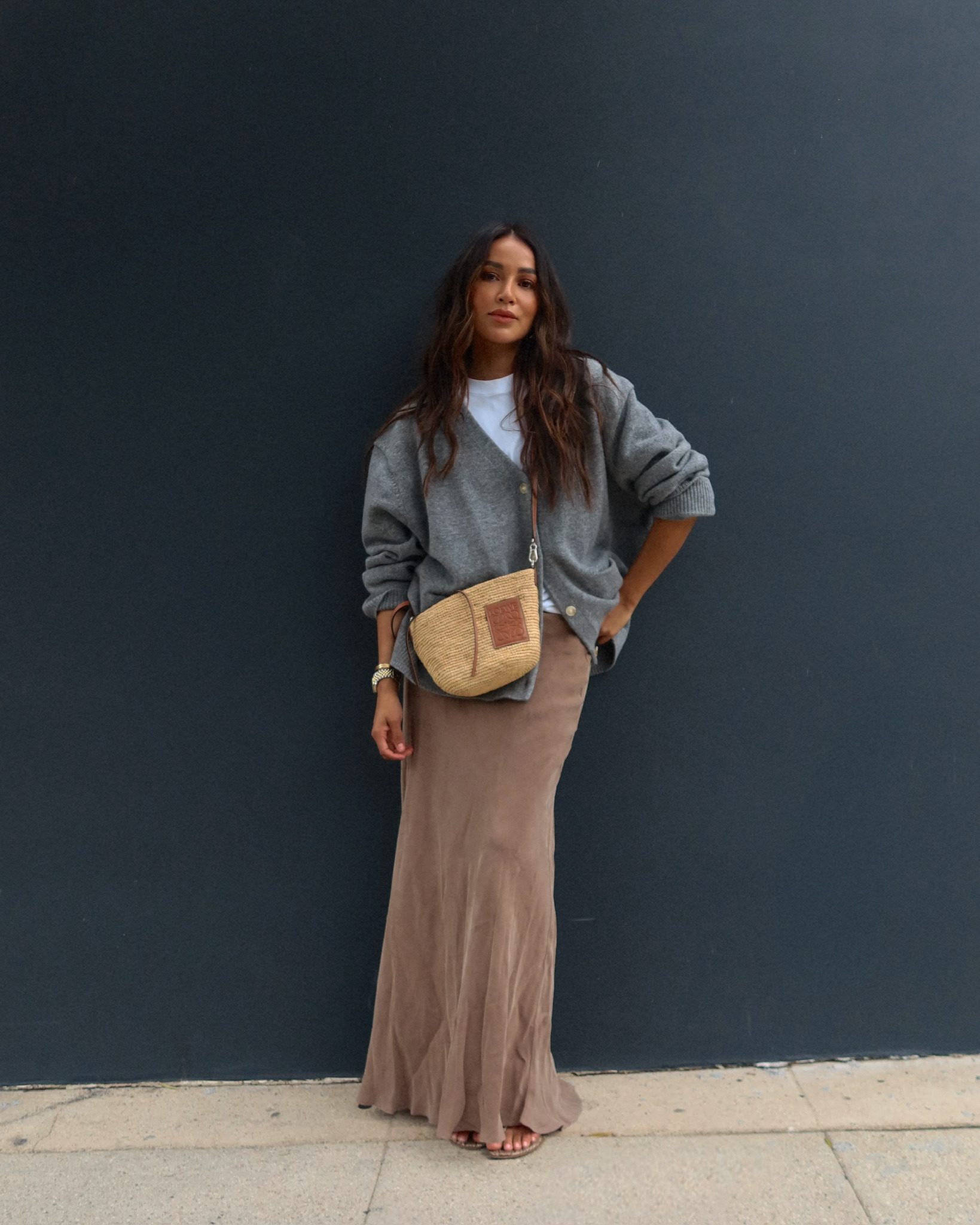 Casual Flowing Beige Maxi Skirt with Cardigan and T-Shirt — Long Skirt Outfits
