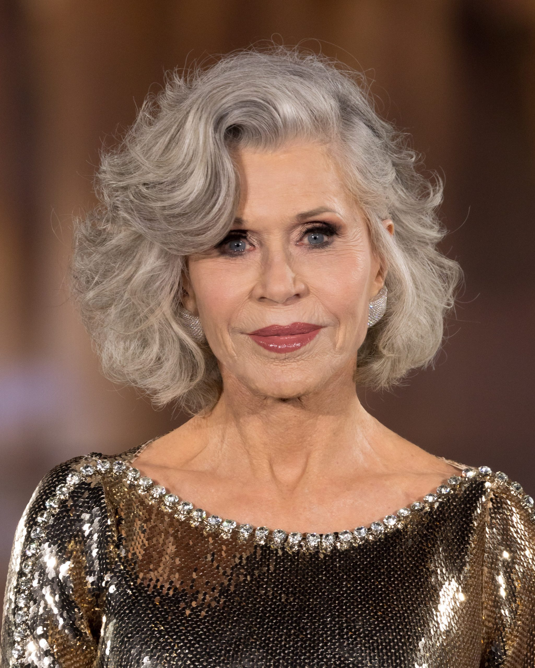 Silver Wavy Bob With Side Bangs Silver Wavy Bob With Side Bangs — Hairstyles for Women