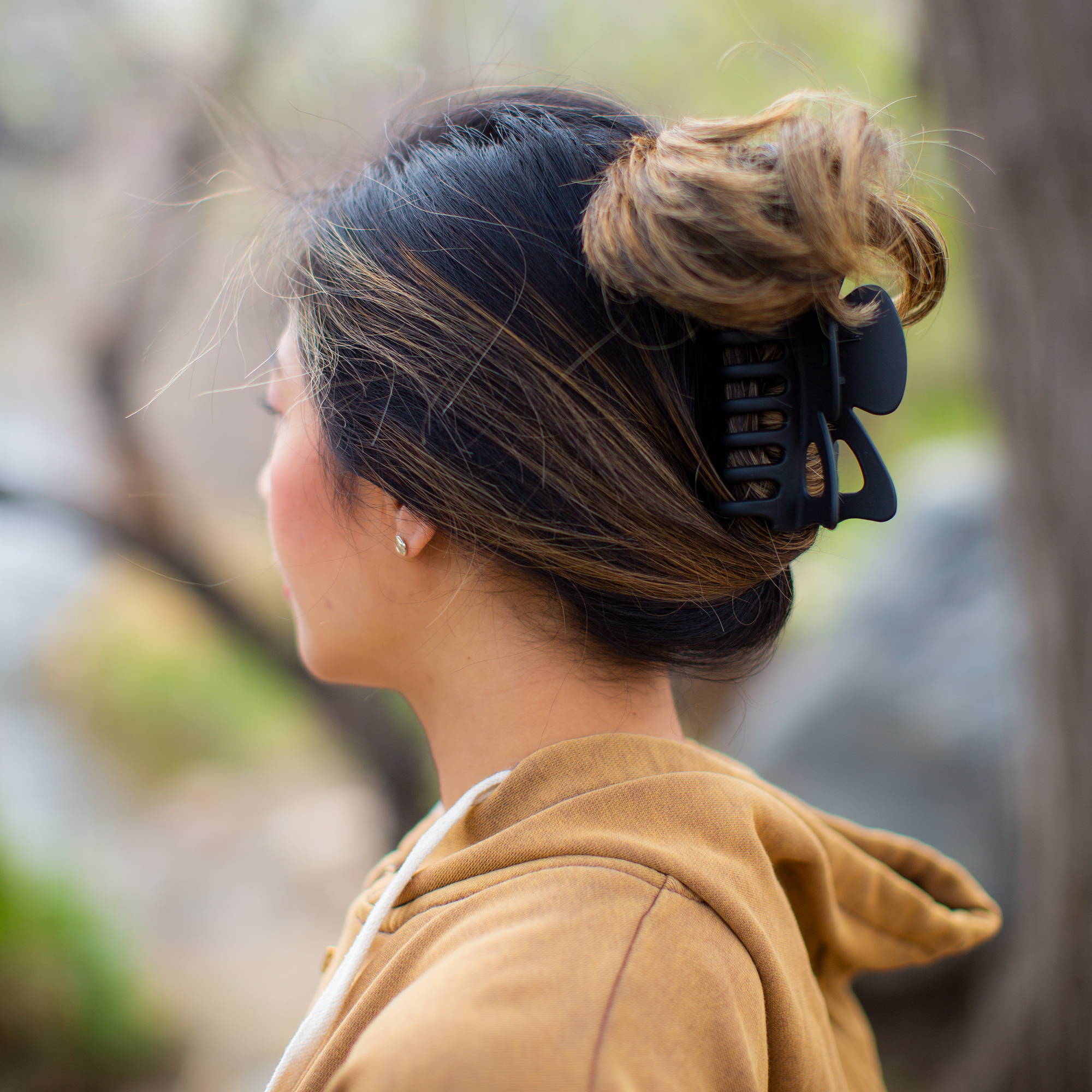 High Claw Clip Messy Bun — Lazy Day Hairstyles