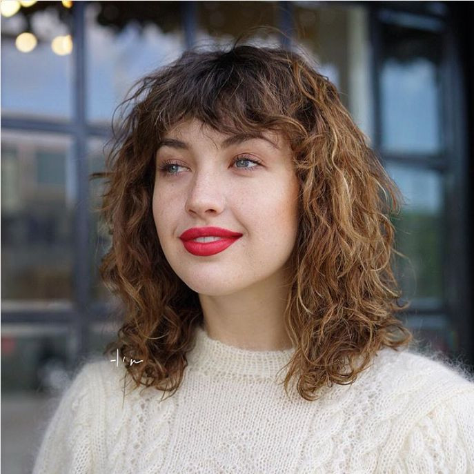 Blunt Straight Lob With Inward Tuck Blunt Straight Lob With Inward Tuck — Hairstyles for Chubby Faces