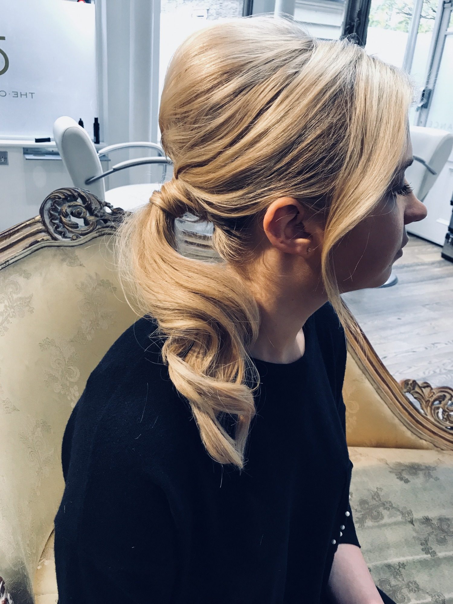 Voluminous Ash Blonde Ponytail Voluminous Ash Blonde Ponytail — Easy Updos