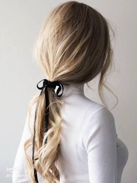 Blonde Wavy Ponytail With Black Ribbon — Low Ponytail with Bow