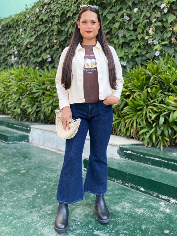 Casual Cool: Dark Wash Bootcut Jeans with Graphic Tee and Denim Jacket Casual Cool: Dark Wash Bootcut Jeans with Graphic Tee and Denim Jacket — Bootcut Jeans Outfits