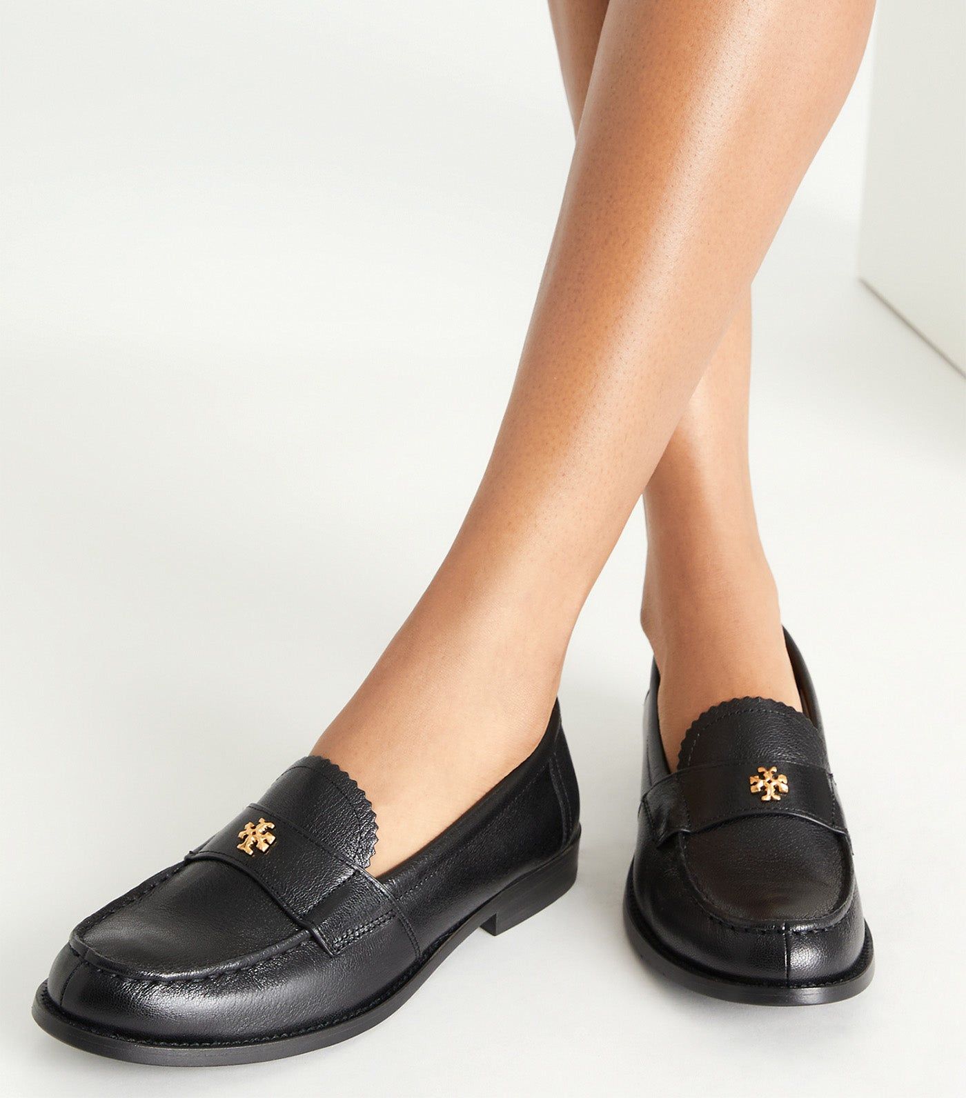 Tory Burch Logo Loafers for Smart Casual Tory Burch Logo Loafers for Smart Casual — Tory Burch Outfits