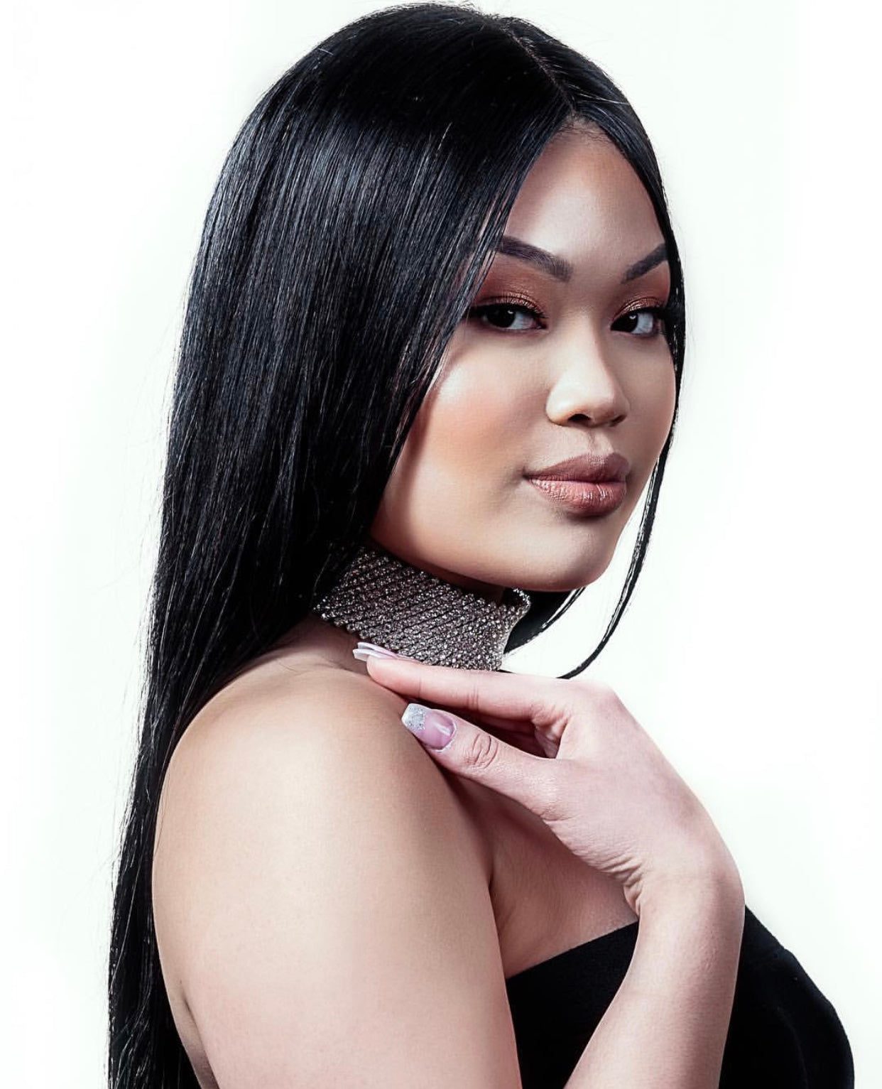 Ultra-Smooth Fine Black Mid-Back Hair Ultra-Smooth Fine Black Mid-Back Hair — Silk Press