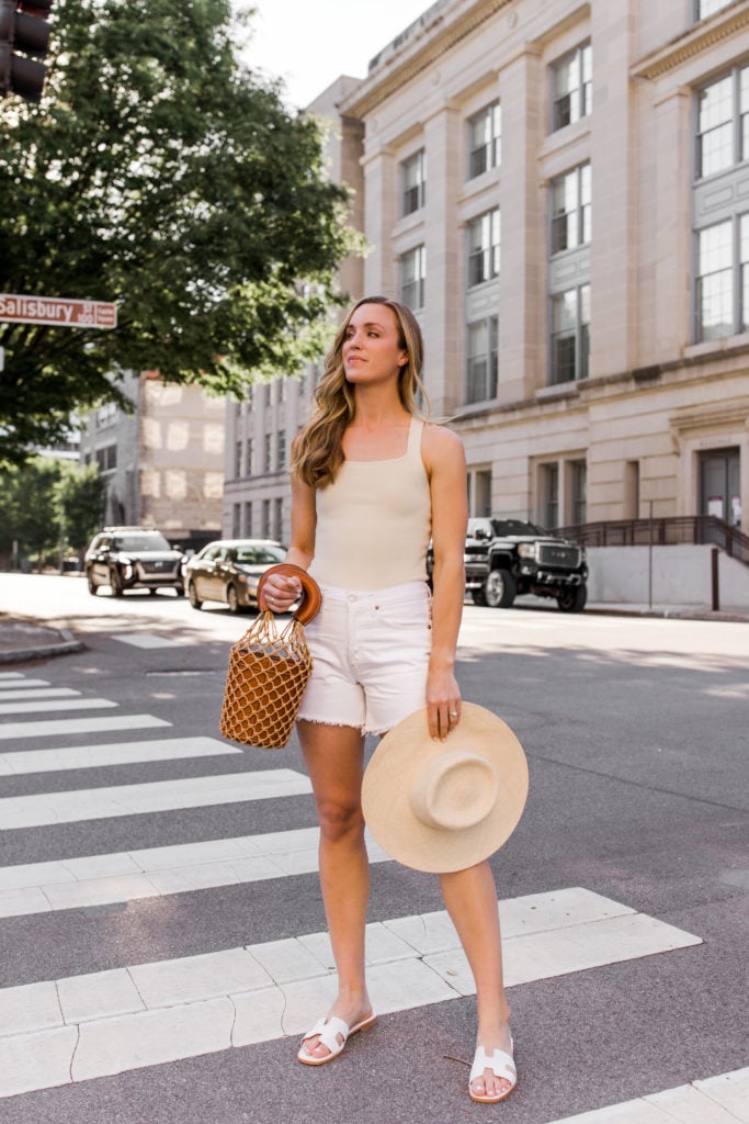 Casual Summer Beige Tank Top with White Denim Shorts Casual Summer Beige Tank Top with White Denim Shorts — Neutral Outfits