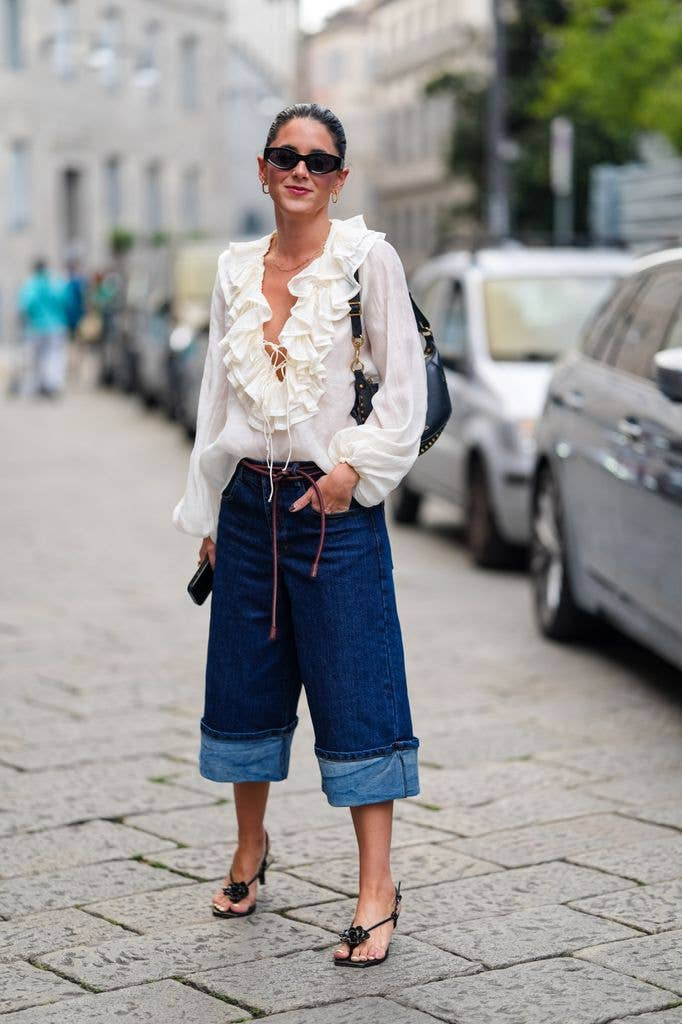 Daytime Elegance: Black Kitten Heels with Ruffled Blouse and Culottes Daytime Elegance: Black Kitten Heels with Ruffled Blouse and Culottes — Heels Outfits