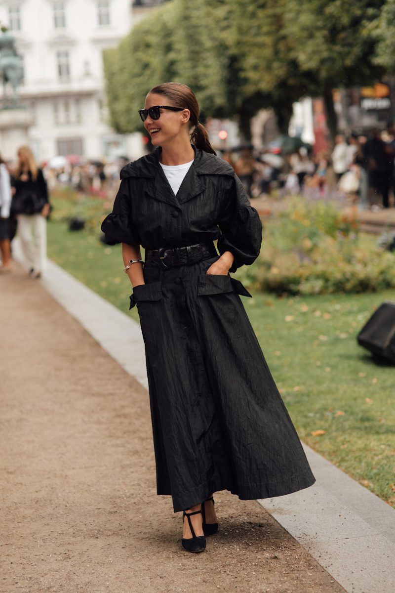 Voluminous Belted Trench Coat with T-shirt Voluminous Belted Trench Coat with T-shirt — Copenhagen Outfits