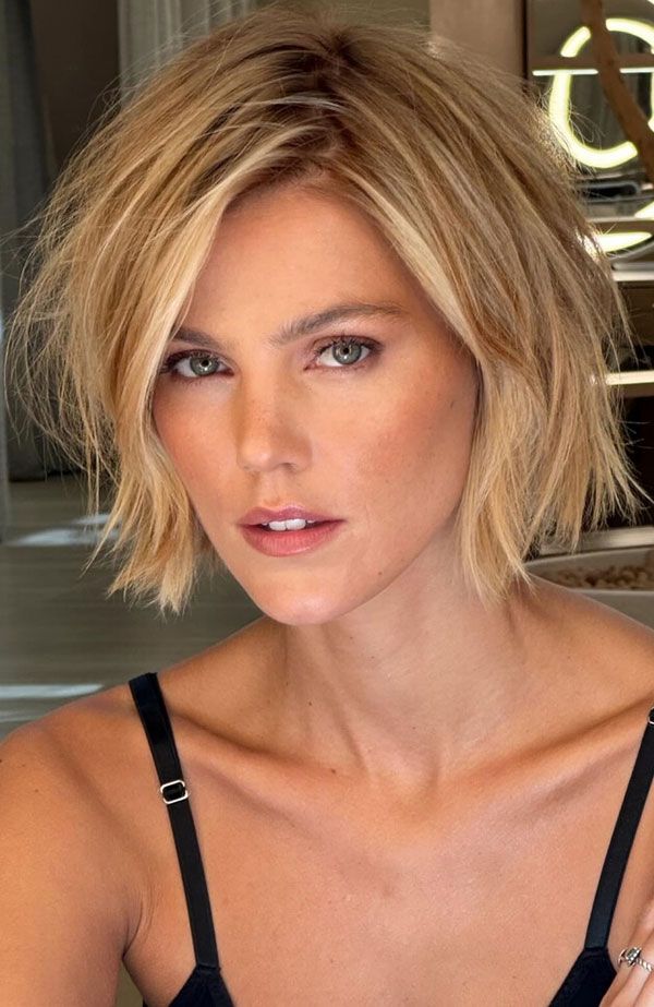 Chin Shaggy Bob With Choppy Bangs — Photoshoot Hairstyles