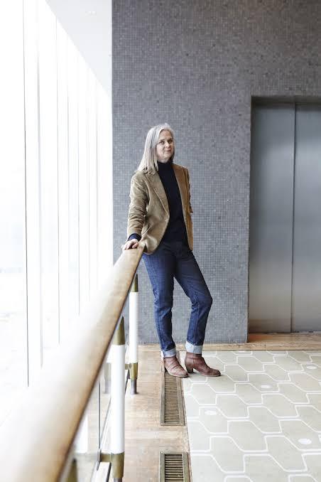 Brown Ankle Boots Outfit Idea — Dark Wash Jeans Outfits
