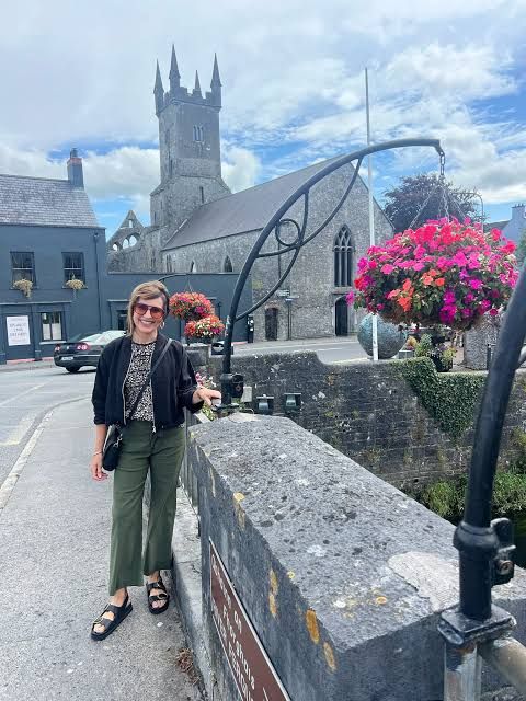 Olive Green Trousers for Casual City Exploration — Ireland Outfits