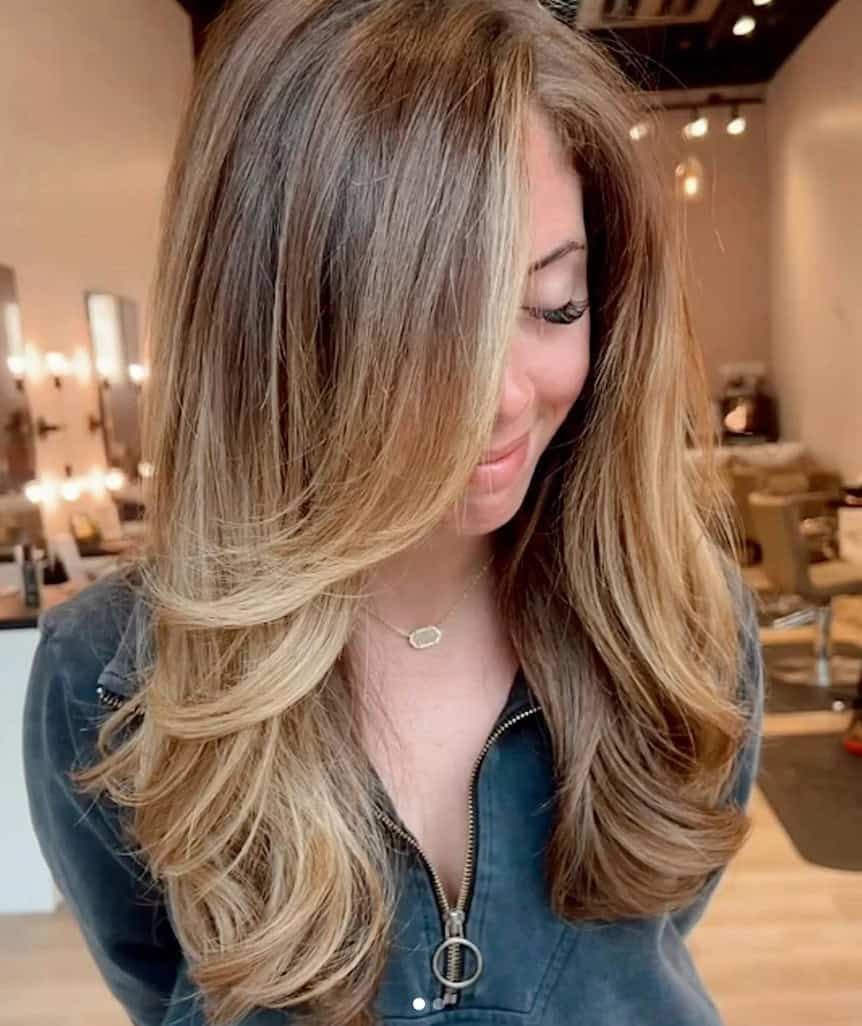 Collarbone Blowout With Blonde Highlights — Haircuts for Chubby Faces
