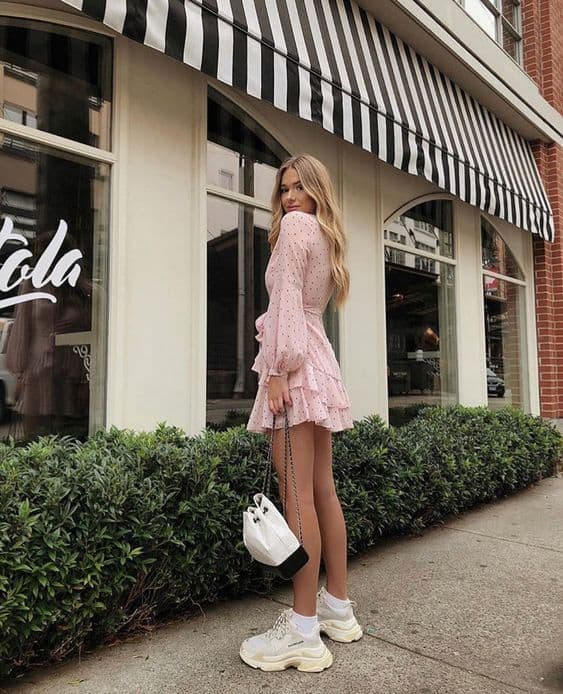 White Chunky Sneakers with a Polka Dot Mini Dress White Chunky Sneakers with a Polka Dot Mini Dress — Chunky Sneakers Outfits