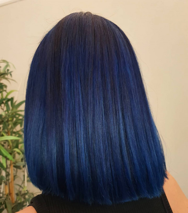 Collarbone Sleek Dark Blue Bob — Dark Blue Hair