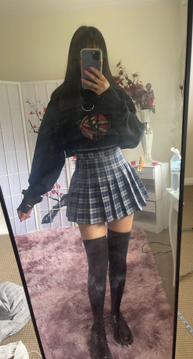 Cropped Hoodie and Plaid Mini: Teen E-Girl Essentials — E-Girl Outfits