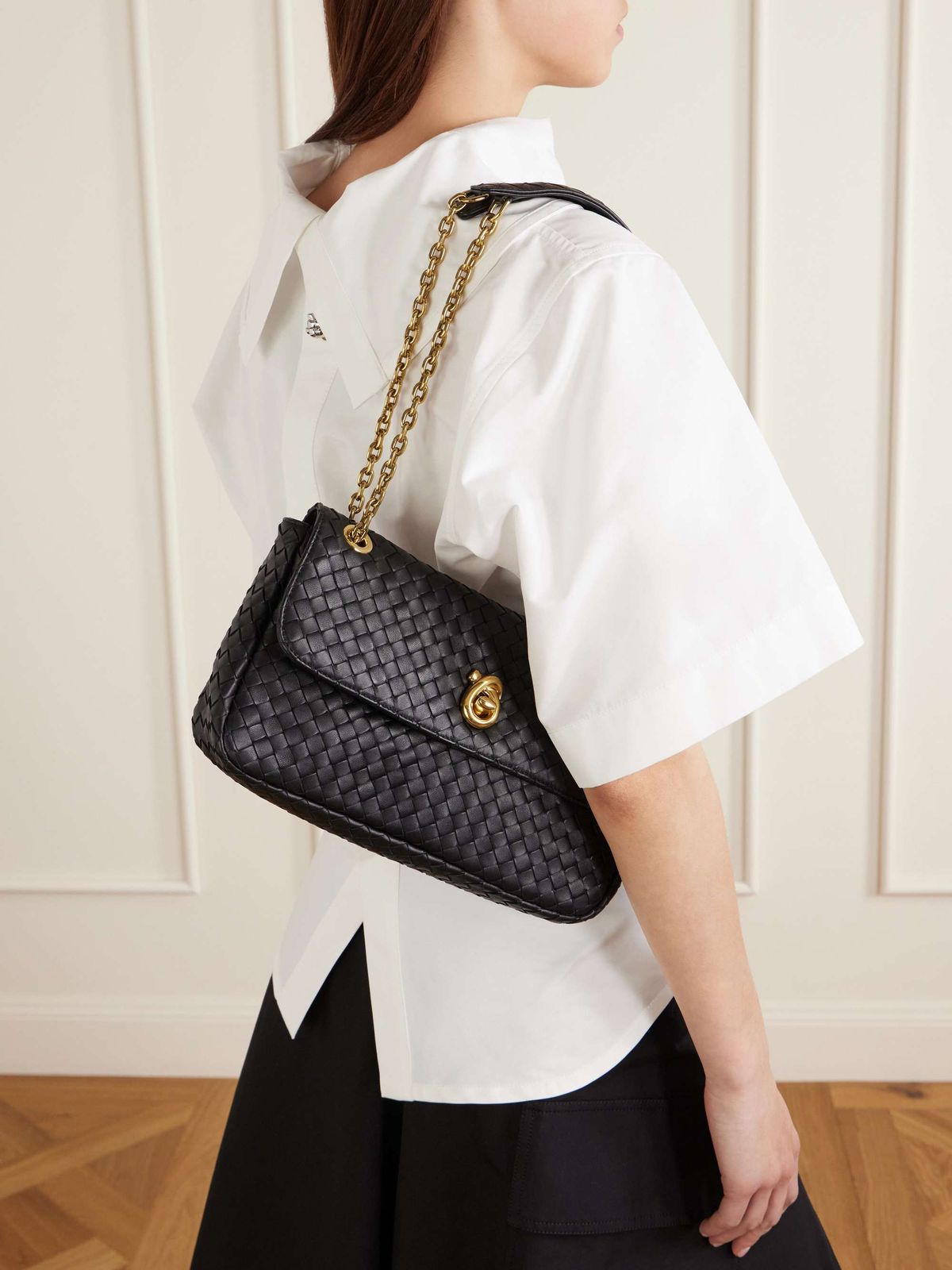 Oversized White Shirt and Black Skirt with a Black Woven Bag Oversized White Shirt and Black Skirt with a Black Woven Bag — Bottega Veneta Bag Outfits