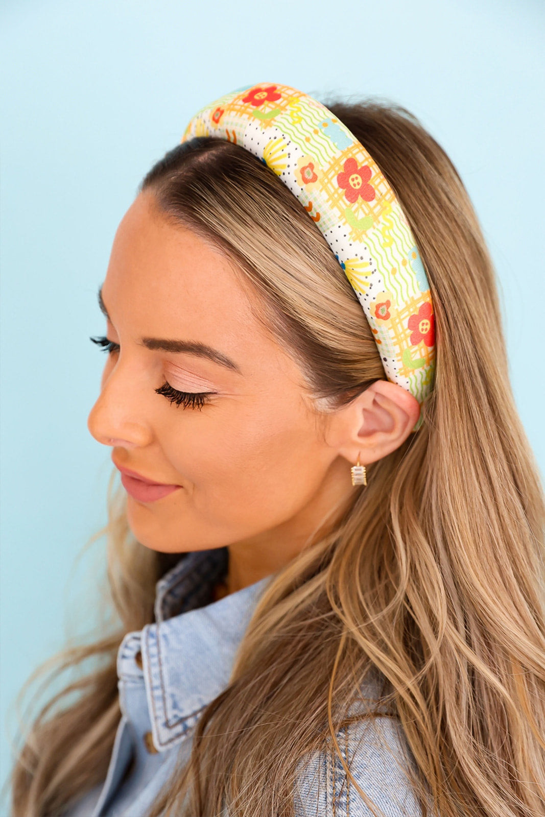 Floral Headband with Thick Blonde Waves Floral Headband with Thick Blonde Waves — Padded Headband Hairstyles