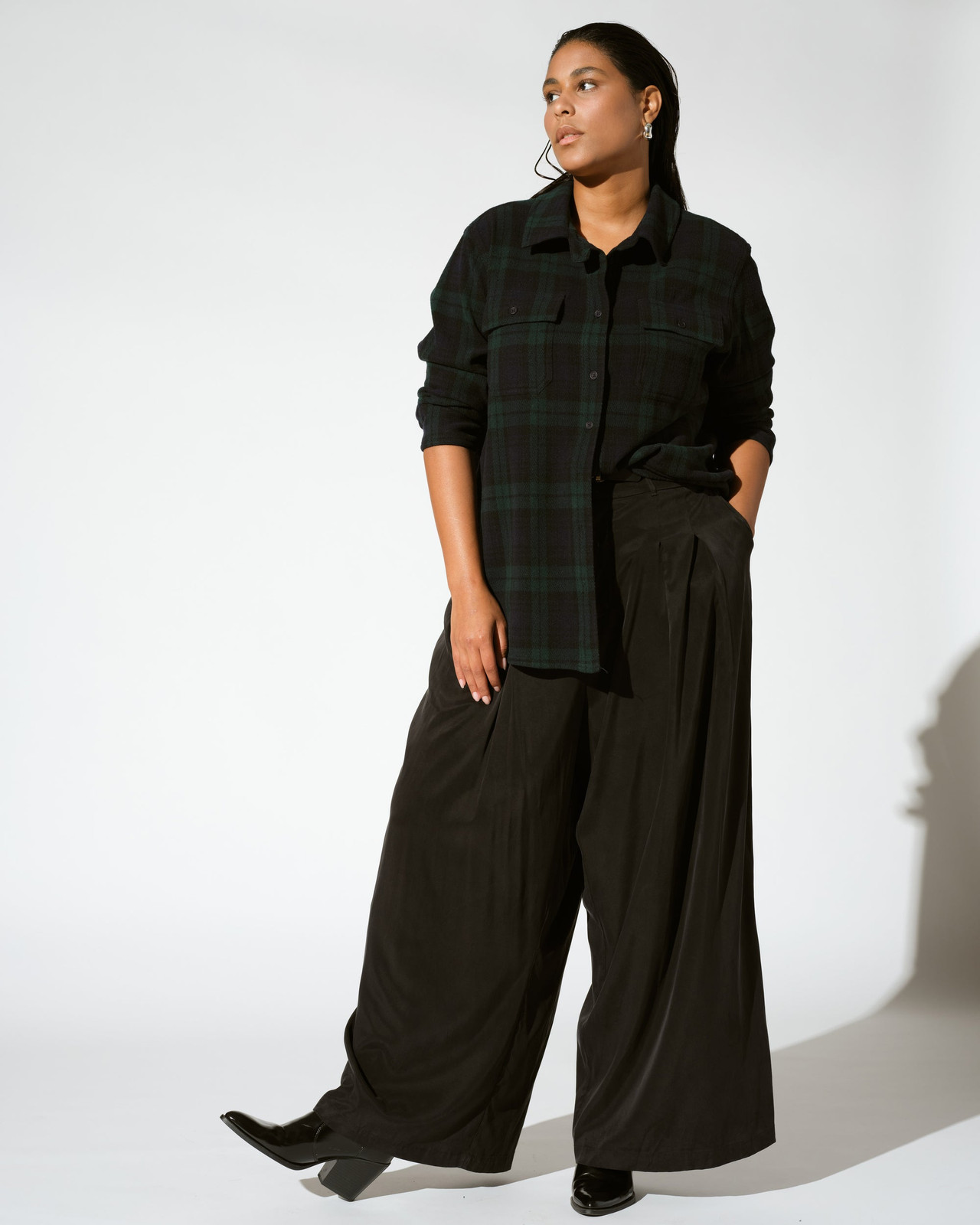 Casual Yosemite Style: Plaid Flannel and Wide-Leg Pants Casual Yosemite Style: Plaid Flannel and Wide-Leg Pants — Yosemite Outfits