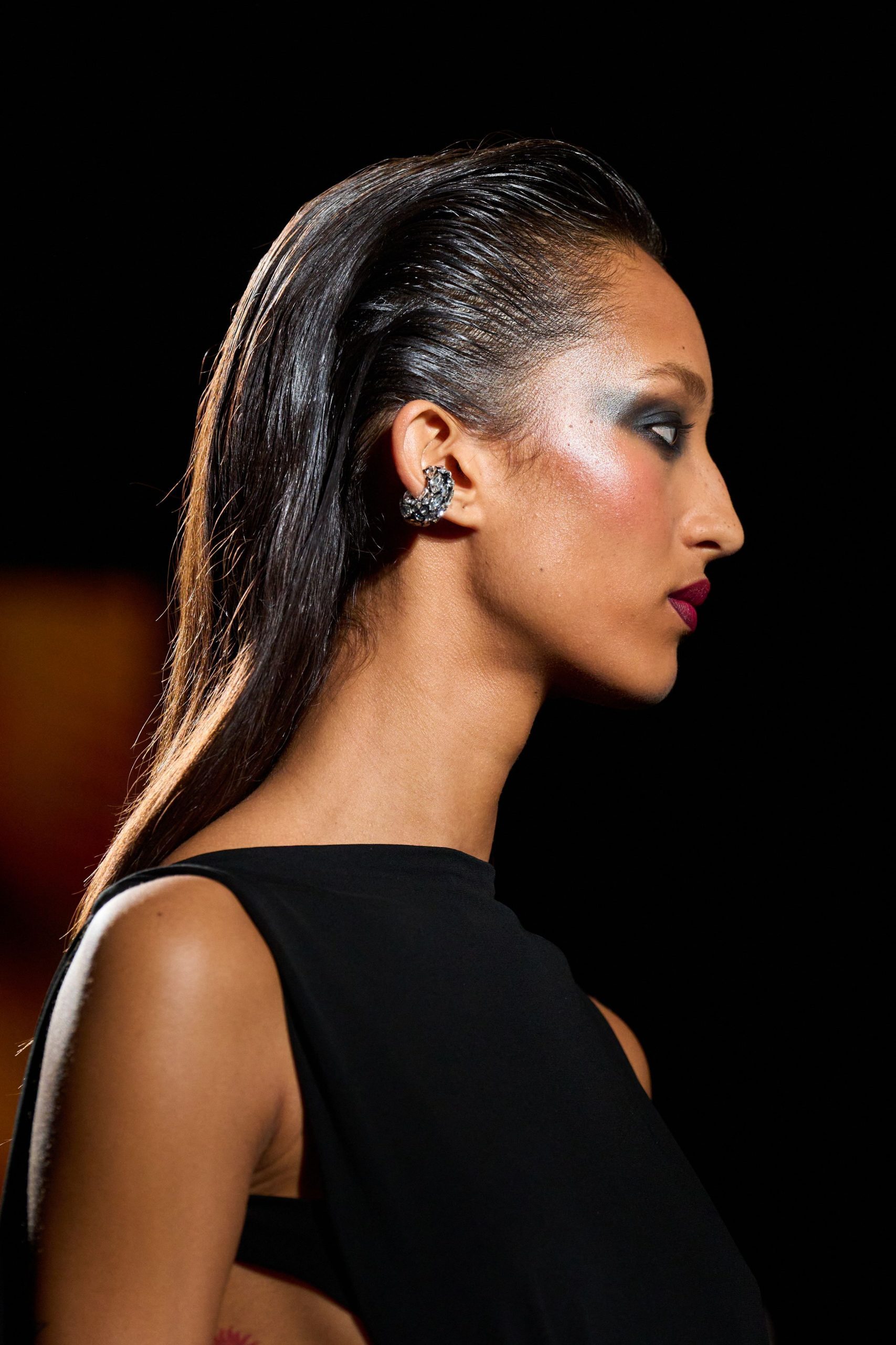 Collarbone-Length Collarbone Shag Choppy Bangs Collarbone-Length Collarbone Shag Choppy Bangs — Hair Trends