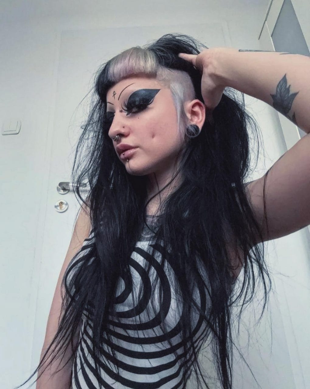 Messy Black With Pink Undertones Messy Black With Pink Undertones — Goth Hairstyles