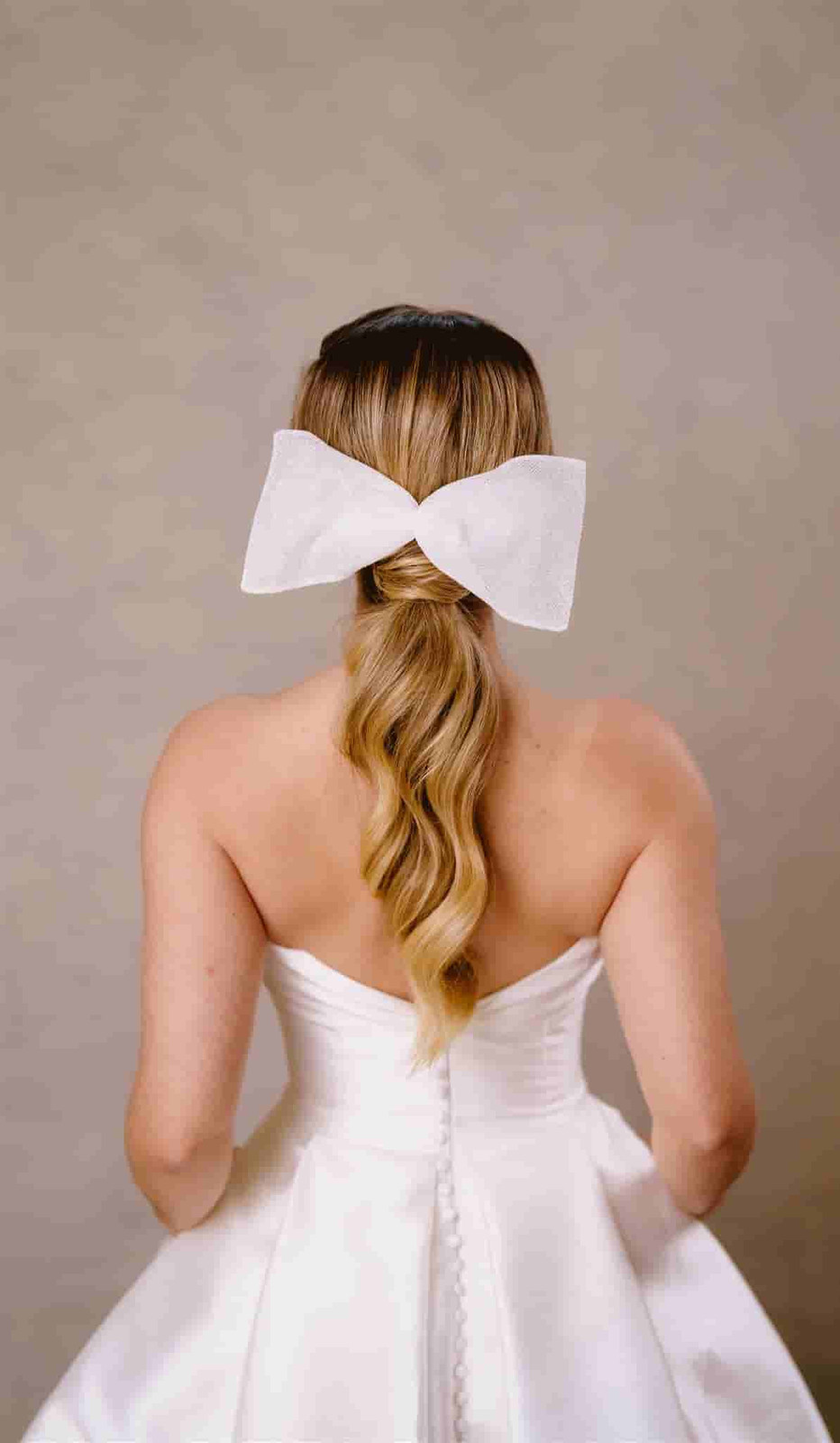Nape Ponytail With Oversized White Bow Nape Ponytail With Oversized White Bow — Hair Bow Ponytail