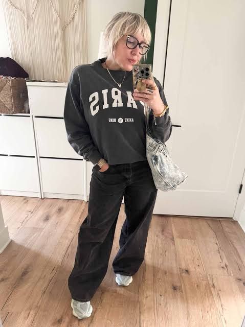 Grey/White 9060s with 'Paris' Sweatshirt and Wide-Leg Jeans Grey/White 9060s with 'Paris' Sweatshirt and Wide-Leg Jeans — New Balance 9060 Outfits