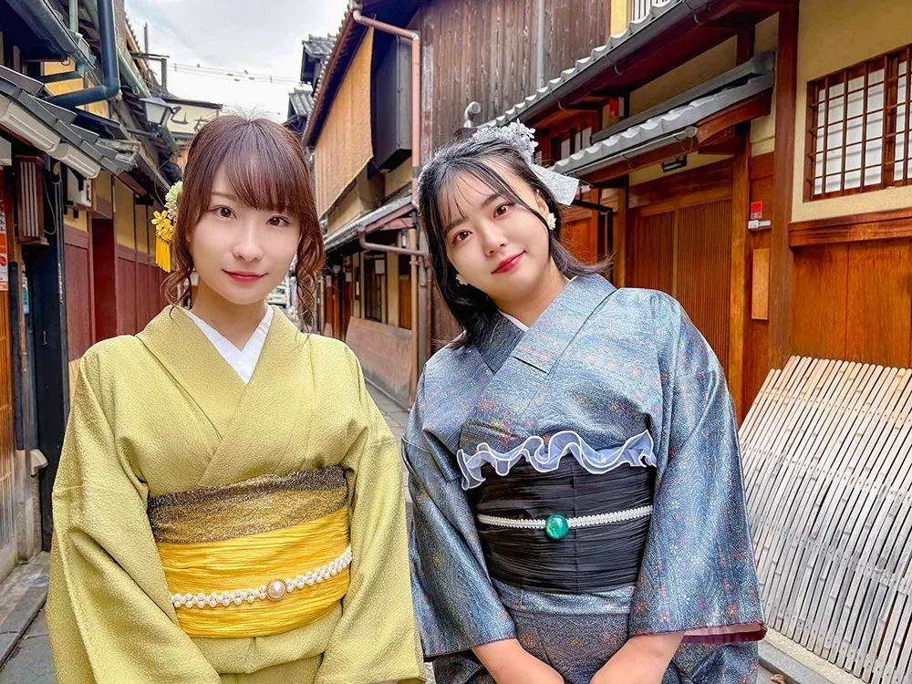 Vibrant Kimonos with Yellow and Black Obis for Kyoto Exploration — Kyoto Outfits