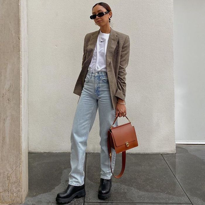 Dunks with a Brown Plaid Blazer and Light Blue Jeans Dunks with a Brown Plaid Blazer and Light Blue Jeans — Nike Dunk Outfits