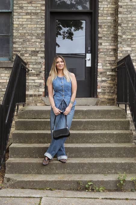 Casual Denim Vest and Plaid Ballet Flats with Wide-Leg Jeans — Ballet Flats with Jeans Outfits