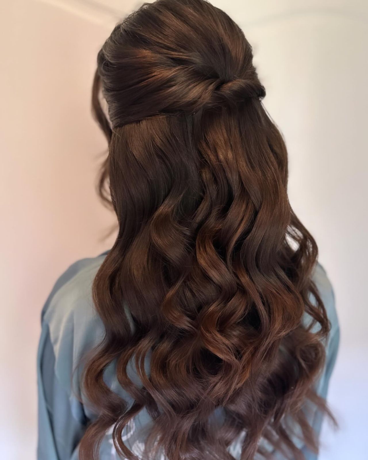 Elegant Twisted Up Section Soft Waves Elegant Twisted Up Section Soft Waves — Half Up Half Down Long Hair