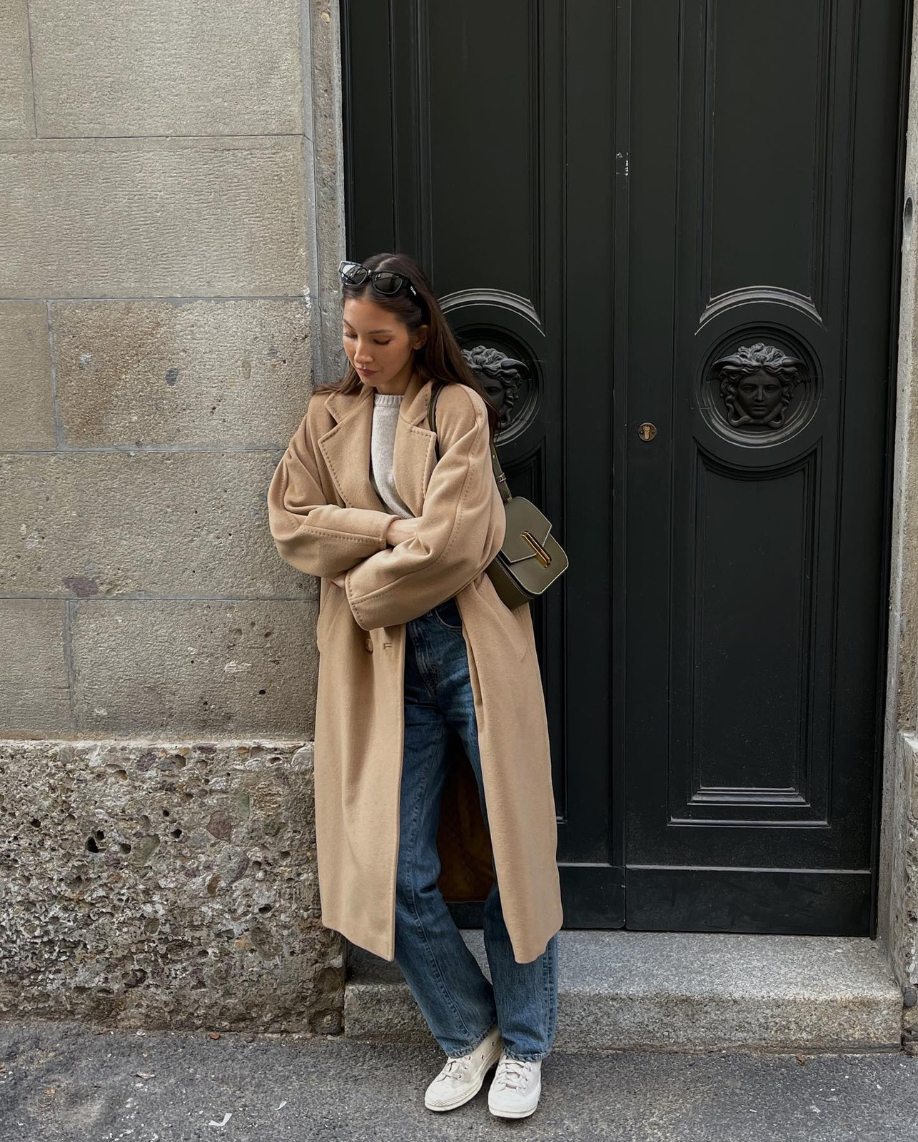 Chic Layering with Beige Coat and Low-Top Chuck 70s — Chuck 70 Outfits