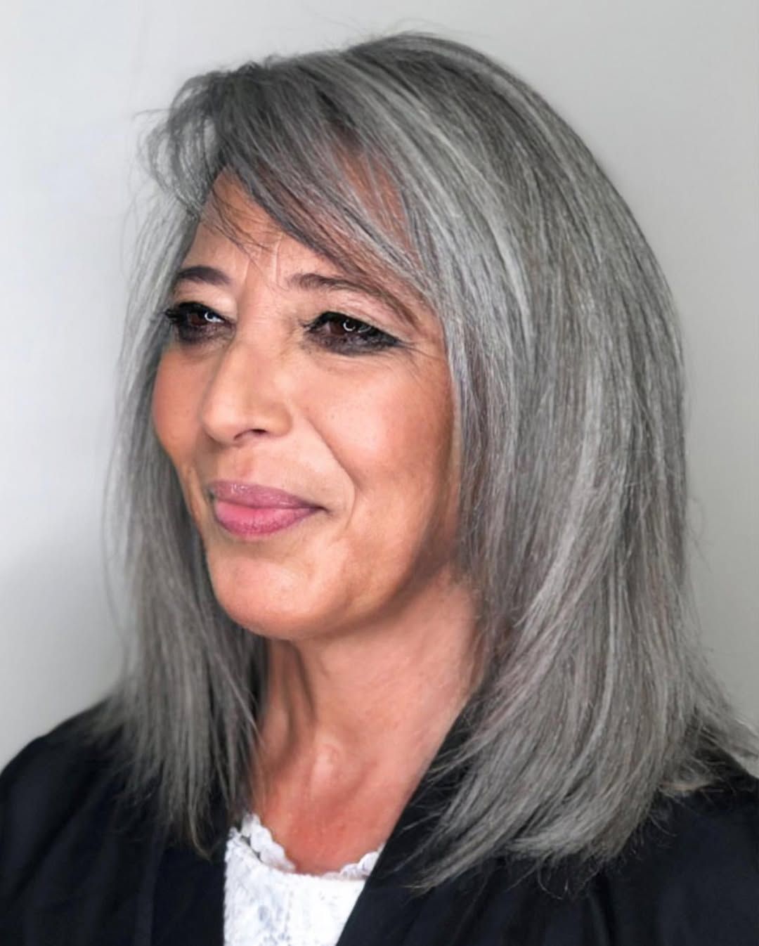 седой с серебристыми прядями Natural Grey With Silver Highlights седой с серебристыми прядями Natural Grey With Silver Highlights — Highlights Over 60