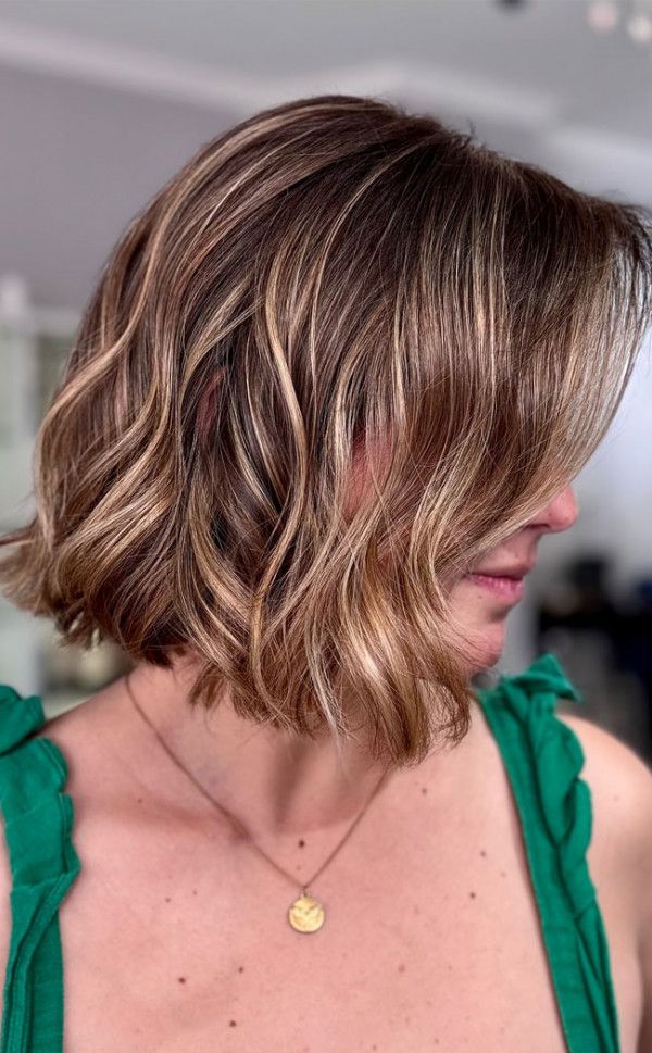 Wavy Collarbone Bob With Blonde Highlights Wavy Collarbone Bob With Blonde Highlights — Natural Hair Bob