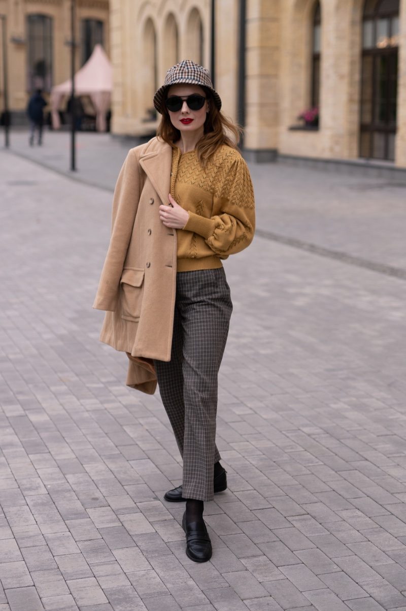 Camel Coat Over Mustard Sweater and Grey Checkered Trousers Camel Coat Over Mustard Sweater and Grey Checkered Trousers — Neutral Outfits