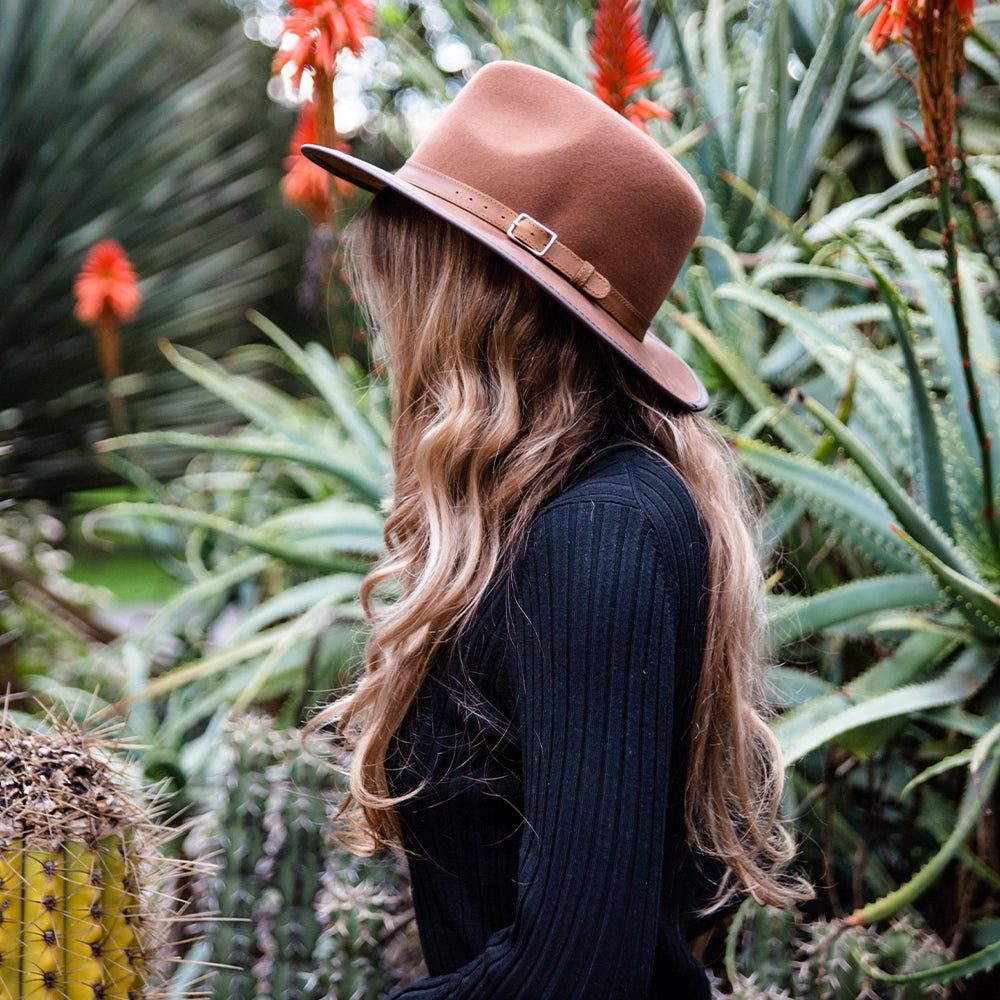 Earthy Tones: Brown Felt Fedora with Black Ribbed Top — Fedora Outfits Women