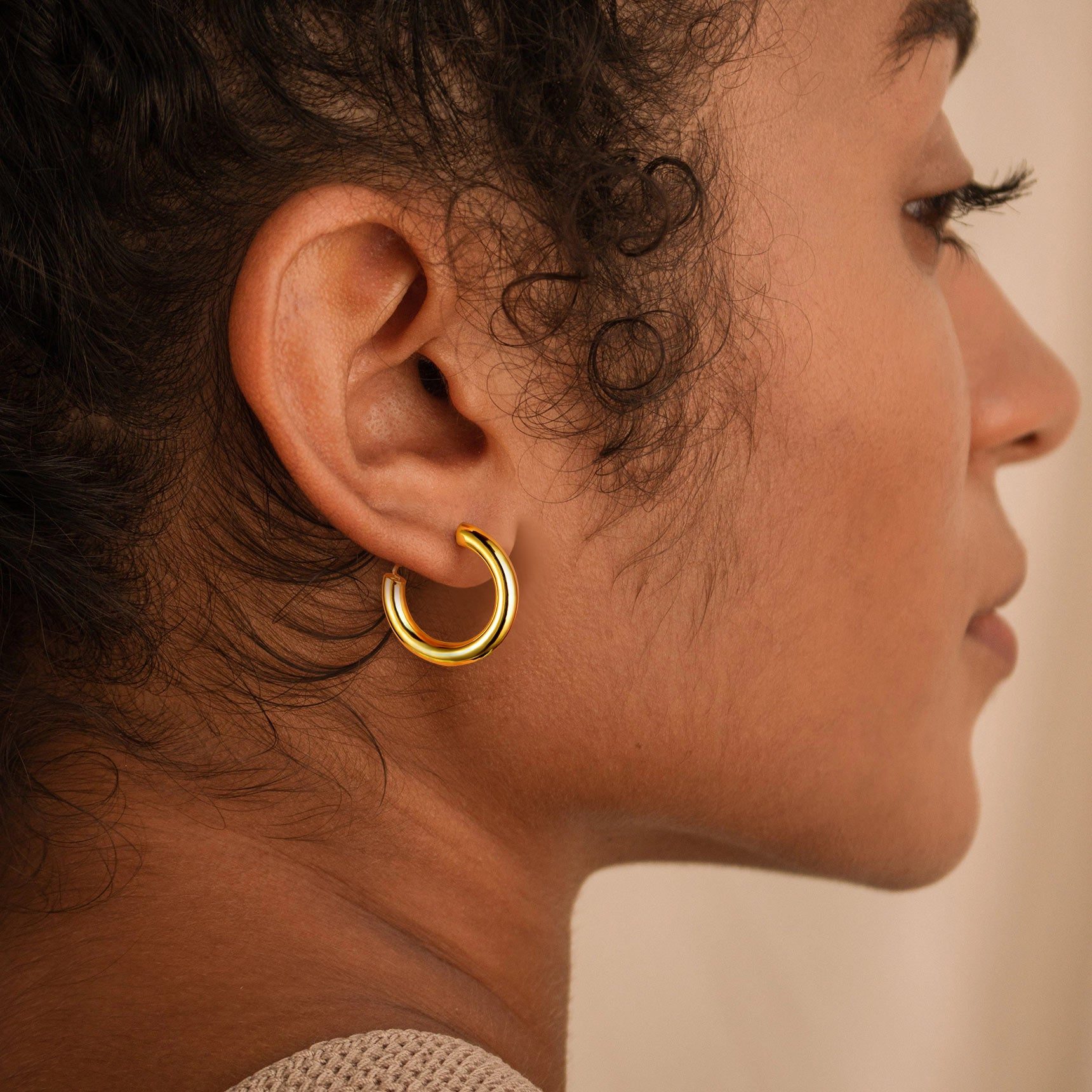 Large Classic Gold Hoops for Statement Style — Hoop Earrings