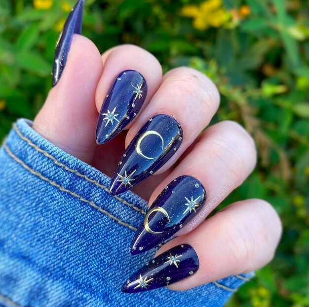 Gold Moons And Stars On All Nails Visual Idea Gold Moons And Stars On All Nails Visual Idea — Moon and Stars Nails