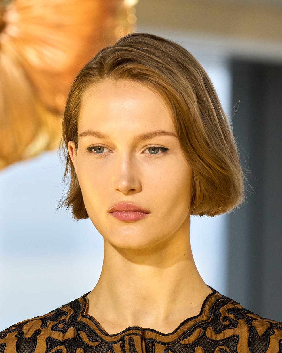 Sleek Straight Blunt Bob With Side Part Sleek Straight Blunt Bob With Side Part — Side Part Hairstyles