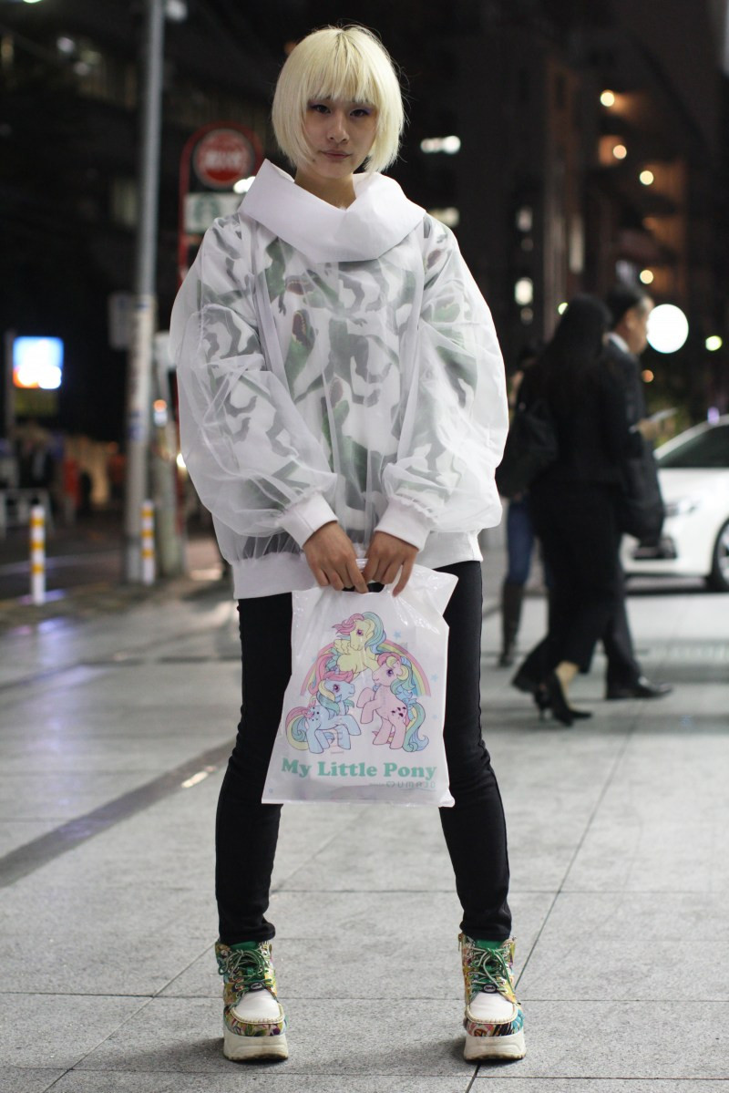Playful Streetwear: Sheer Camouflage Hoodie and Graphic Tote — Tokyo Outfits