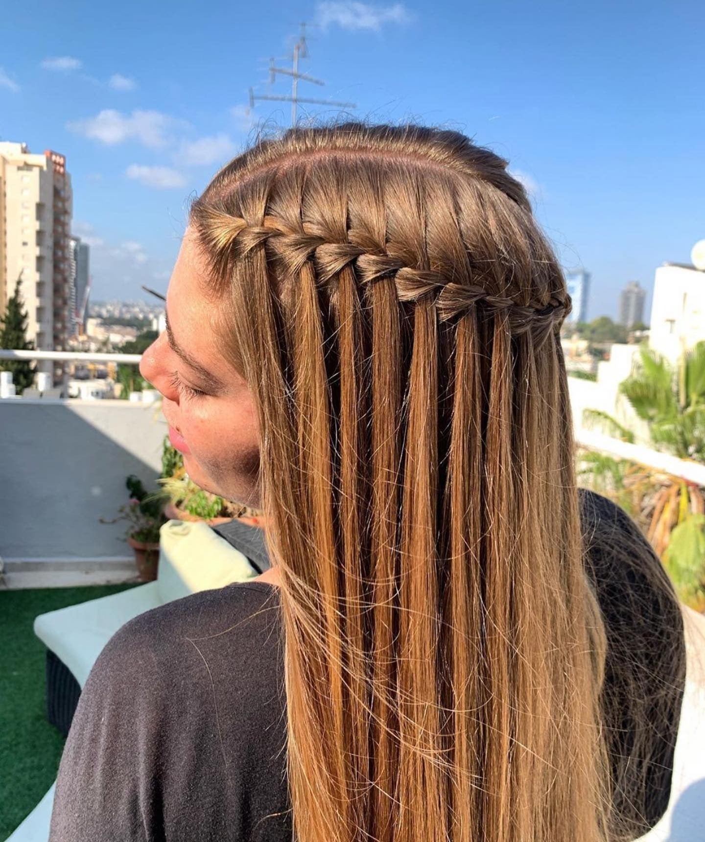 13 Dreamy Waterfall Braid Hairstyles for Soft, Flowing Hair – CreativeBooster